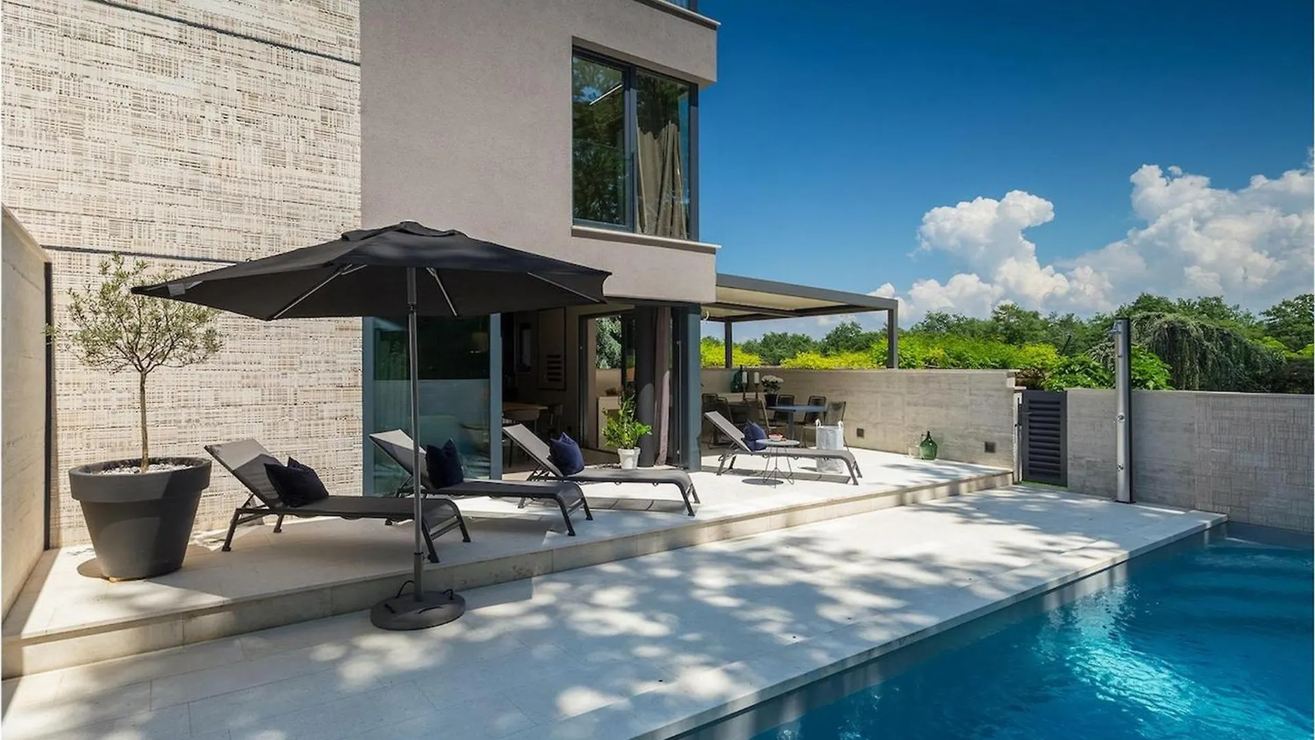 Villa Oliva 2 ウマグ